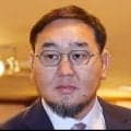 元横綱朝青龍、白タンクトップの14歳年下妻と“銀座デート”を公開「奥さま美人」「素敵な笑顔」