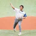 松坂大輔氏が日本ハムユニで始球式「僕が着たいって言いました」新庄監督も大爆笑　「２８年前のドラフトでファイターズに行く可能性もあったので」