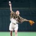 【巨人】橋本環奈が始球式「ノーバンで投げたかった」も…田中瑛斗の助言受け「成果100点」