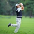 チェ・ホソンと岡茂洋雄が首位発進 3連覇かかる宮本勝昌33位