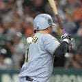 【巨人】初回から球場騒然…西舘勇陽の146キロが阪神森下の背中に直撃　すぐさま帽子取り謝罪