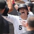へそ出し“世界的スター”が「美しすぎる」　村上出場試合で…笑顔の一投は「最高の始球式」