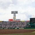 終戦記念日で黙とう　両チーム、球場全体で　甲子園での全国高校野球選手権３回戦