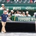 拓大紅陵－仙台育英戦が試合再開　大粒の雨で３７分間の中断　阪神園芸の神整備にスタンドから大きな拍手