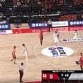 アリーナ騒然！ 八村塁、試合開始直後に“まさかの展開”「 速すぎる！」「格が違うな」ボールを呼びこむ→“高打点ロングツー”炸裂