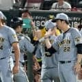 阪神・藤川監督　３連敗阻止へ円陣で異例のゲキ　攻めの采配七回にドリス投入→代打・伏見タイムリー「いい１週間になった」