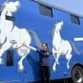水納愛美記者が馬運車に潜入取材　“馬ファースト”の快適なスペースに輸送の進化を感じた