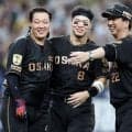 阪神・藤川監督「ファンの方が打たせてくれた」佐藤輝＆大山弾　中野が途中交代も「熊谷がいいプレー。チームの結束力かなと」