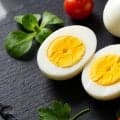 ゆで卵のカロリーはどれくらい？栄養やサラダチキンとの比較・食べ方まで解説