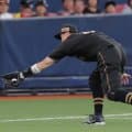 えぐっ！阪神　佐藤輝がファウルグラウンドから振り向きざまジャンピングスロー　驚異の身体能力に騒然「スーパーファインプレー！」「これは凄い」