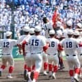 逆転勝利も…涙、涙の智弁和歌山エース　整列でハグした“人物”、甲子園で広がった光景