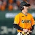 巨人・浦田への死球にドーム悲鳴　143キロ直球が直撃→打席で悶絶…途中交代は回避