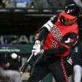 村上宗隆、1試合2発の大暴れ　菅野智之から34＆35号…PS進出翌日に大活躍、シカゴ歓声