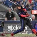 岡本和真が２二塁打３打点で逆転勝利に貢献、日本選手４人目の90打点に到達