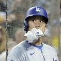 大谷翔平が１試合３三振　ヘルメットが脱げる珍しいシーンも　第２打席で強烈な打球も一塁手の好守に阻まれる