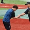 阪神　森下翔太がＤｅＮＡ・石田裕太郎とガッチリ握手　前日に死球　中大の後輩がまさかのシーン？も