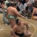 横綱大の里がまさかの連敗で痛恨３敗目　大関琴桜に苦杯で館内騒然　１２日目まで２差独走も急失速　安青錦に並ばれ千秋楽へ　４敗も３人