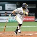 【ソフトバンク】引退試合の中村晃　第１打席で右中間へ二塁打