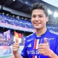 ｢バチクソかっこええ!!｣J1横浜FMの“タイムレス”スペシャル限定ユニに大反響！｢襟付きかっこよ｣｢普段使いできそう｣｢エンブレムもいい」