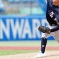 制球難は“前足の崩れ”から？　リリースがバラつく投手へ…骨盤が連動する「T字ドリル」