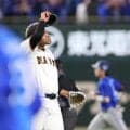 巨人　マルティネスがまさか勝ち越しソロ被弾　同点の九回に悪夢　東京ドームがどよめきに包まれる
