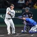 甲子園が騒然　阪神・前川が死球で負傷交代　佐藤輝、森下のコンディション不良に続き“泣きっ面に蜂”