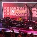 F1シンガポールGPを彩った35万個のビーズ、花柄、ドリアン！