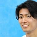 ｢ダサさをイケメンでカバー｣中村敬斗の新天地“ダサセーター”姿に大反響｢かわいい｣｢素敵｣｢リヨンでも着せられてる｣悪夢から復活の極上スマイルも