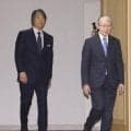 巨人　松井新監督発表　山口オーナー「背番号は９０です」　３年契約　「３０日から指揮を執ってもらいます」