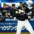 鷹主力に死球…DeNA24歳の“行動”が「優しい」　中継に映った右手に涙「ほんとにいい人」