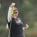桑木志帆が圧巻今季国内４勝目！「本当に価値のある１勝」初の年間女王へ大前進　森井の追撃退け、１打差逃げ切る