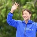 パリ五輪柔道金の角田夏実さん、横浜マラソンでスターター「やっぱり走りたくなりますね」