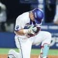 【DeNA】牧秀悟が死球受け球場騒然…ソフトバンク松本裕樹の149キロ直球が右手首付近直撃