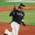 柳田が！近藤が！ソフトバンクナインがびっくりのシーン　今季０本の川村が決勝ソロ→選手がベンチを飛び出して祝福　小久保監督「われわれも、まさか」