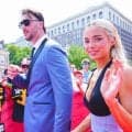 ショーパンで自撮り…“大物彼女”がホテルで公開　CY賞彼氏と日本満喫中　「美しい」名所も