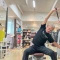 【ゴルフ】座ったままできる、スイングに必要な上半身の柔軟力を上げる！