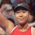 大坂なおみがストレート勝利で２回戦へ　「良い試合ができて光栄」　鶴の刺しゅう入り青色ガウンで登場