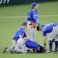 ＤｅＮＡ・神里　松葉杖をついて球場を後にする　左足首にはアイシング　病院で診察へ