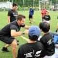 ラグビー元「オールブラックス」3氏　横浜で子どもらにタックル教室