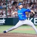 【DeNA】相川監督がベンチを飛び出し、小走りで小久保監督と握手