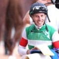 短期免許のＣデムーロ騎手が京都７Ｒのスカイストライプスで今年初勝利「楽な勝ち方でした」