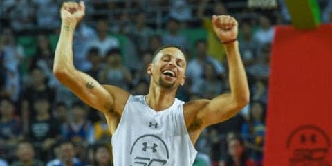 ステフィン・カリーが中国でのイベントでクレイ・トンプソンのダンク失敗を再現