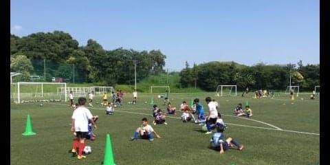 城彰二が小学生を直接指導する「サッカー教室」開催