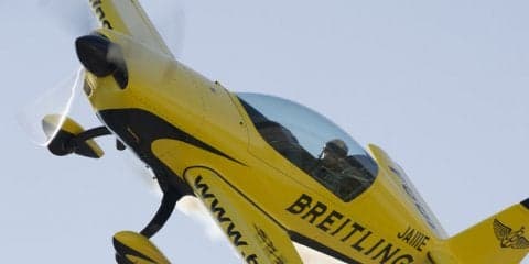 エアレースパイロット・室屋義秀、ツインリンクもてぎで祝賀飛行