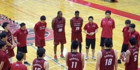 川崎ブレイブサンダースは大東文化大学と練習試合を実施、完勝を収めるも北卓也ヘッドコーチは「まだまだですよ」と苦笑い