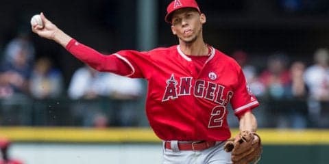 シモンズ→フィリップスで併殺完成　二遊間名手コンビの滑らかすぎるプレー