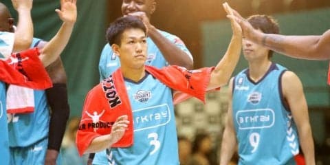 京都ハンナリーズに新たなエネルギーを与える新人ポイントガード伊藤達哉、デビュー戦を終え「楽しんでプレーできました」