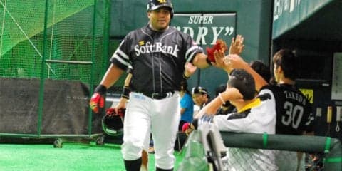 鷹デスパイネが紅白戦で待望の一発、CSに「いい感じで入れる」