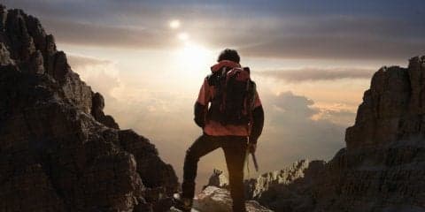 登山初心者のガイドブック！山登りの服装やマナーをまとめた『登山入門』│スポーツがしたくなる今月の1冊