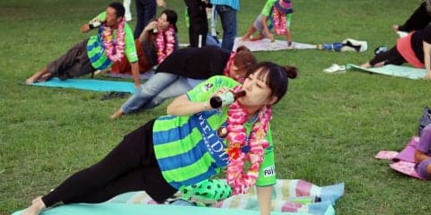 えっ、お酒を飲みながら!? 一度やってみたい変わり種ヨガ3選